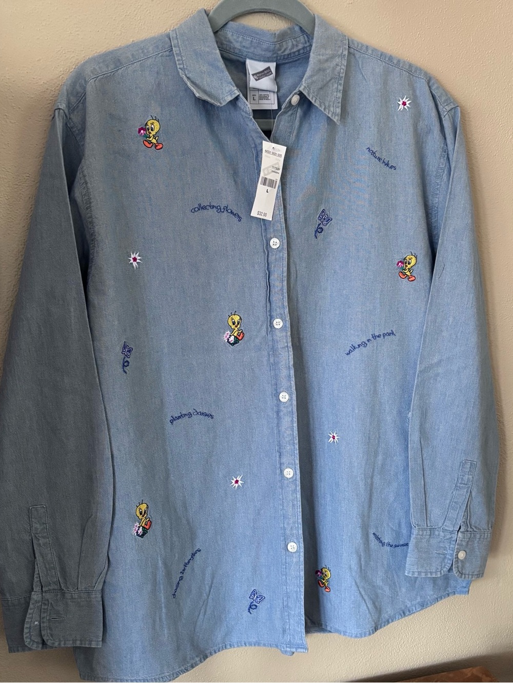 Warner Bros Looney Tunes Studio Store  LG denim shirt with embroider